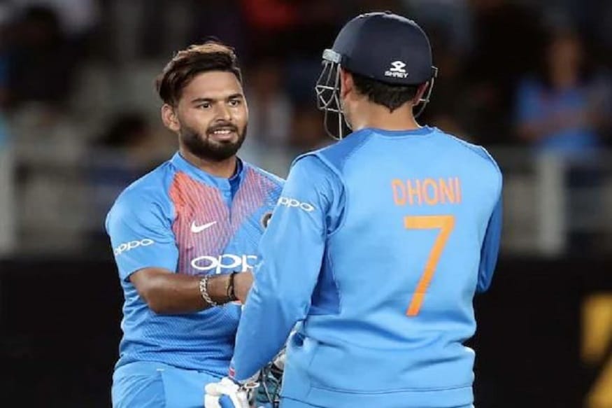 ভারতীয় উইকেটরক্ষকদের মধ্যে আন্তর্জাতিক টি২০ ক্রিকেটে ব্যক্তিগত সর্বোচ্চ রানের ইনিংস এখন ঋষভের দখলে। তিনি ৬৫ করেন মঙ্গলবার। এতদিন রেকর্ড ছিল ধোনির দখলে। তিনি ২০১৭ সালে বেঙ্গালুরুতে ইংল্যান্ডের বিরুদ্ধে ৫৬ করেছিলেন। তালিকায় তিন নম্বরেও রয়েছেন ধোনি। সেঞ্চুরিয়ানে দক্ষিণ আফ্রিকার বিরুদ্ধে করেছিলেন ৫২।Photo- File ভারতীয় উইকেটরক্ষকদের মধ্যে আন্তর্জাতিক টি২০ ক্রিকেটে ব্যক্তিগত সর্বোচ্চ রানের ইনিংস এখন ঋষভের দখলে। তিনি ৬৫ করেন মঙ্গলবার। এতদিন রেকর্ড ছিল ধোনির দখলে। তিনি ২০১৭ সালে বেঙ্গালুরুতে ইংল্যান্ডের বিরুদ্ধে ৫৬ করেছিলেন। তালিকায় তিন নম্বরেও রয়েছেন ধোনি। সেঞ্চুরিয়ানে দক্ষিণ আফ্রিকার বিরুদ্ধে করেছিলেন ৫২।Photo- File