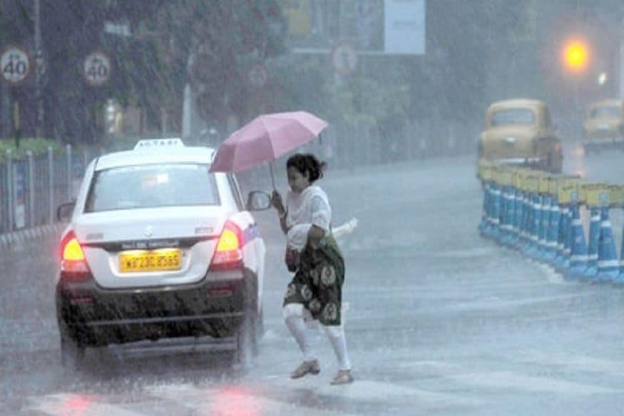ঝেঁপে আসছে বৃষ্টি ৷ আগামী তিনদিন ভারী থেকে অতিভারী বৃষ্টির সতর্কতা আবহাওয়া দফতরের ৷ প্রতীকী ছবি ৷ ঝেঁপে আসছে বৃষ্টি ৷ আগামী তিনদিন ভারী থেকে অতিভারী বৃষ্টির সতর্কতা আবহাওয়া দফতরের ৷ প্রতীকী ছবি ৷