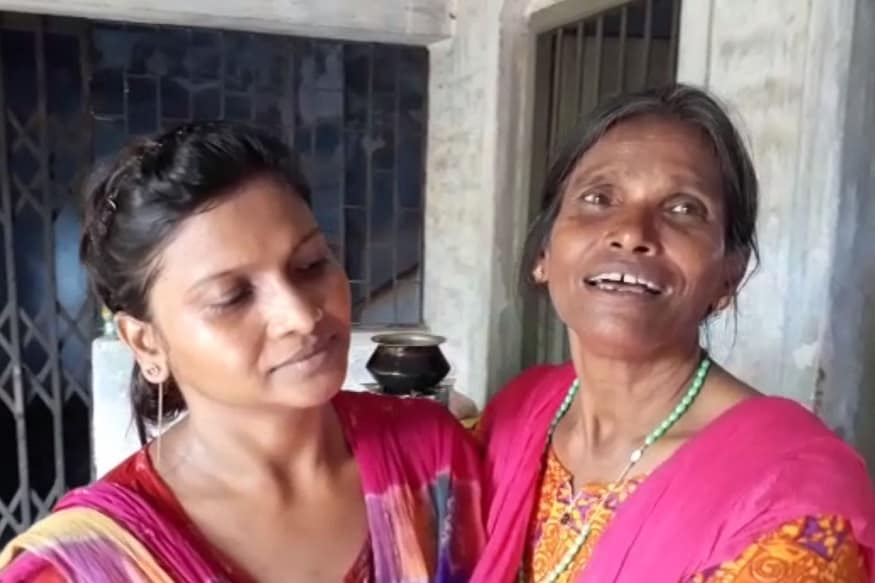 রাণুর সাহায্যকারী অতীন্দ্র চক্রবর্তী সম্পর্কে একরাশ বিদ্বেশ উগড়ে দিলেন সাথী। জানালেন, '' অতীন্দ্র চক্রবর্তী ও রানাঘাটের 'আমরা সবাই শয়তান ক্লাব' -এর সদস্যরা মায়ের সুযোগ নিচ্ছে। আমার বিরুদ্ধে মাকে উলটোপালটা কথা বলছে। ওরা আমায় হুমকি দিয়েছেন, মায়ের সঙ্গে যোগাযোগ করতে চাইলে, এমনকী ফোন করলেও মেরে আমার পা ভেঙে দেবে।'' রাণুর সাহায্যকারী অতীন্দ্র চক্রবর্তী সম্পর্কে একরাশ বিদ্বেশ উগড়ে দিলেন সাথী। জানালেন, '' অতীন্দ্র চক্রবর্তী ও রানাঘাটের 'আমরা সবাই শয়তান ক্লাব' -এর সদস্যরা মায়ের সুযোগ নিচ্ছে। আমার বিরুদ্ধে মাকে উলটোপালটা কথা বলছে। ওরা আমায় হুমকি দিয়েছেন, মায়ের সঙ্গে যোগাযোগ করতে চাইলে, এমনকী ফোন করলেও মেরে আমার পা ভেঙে দেবে।''