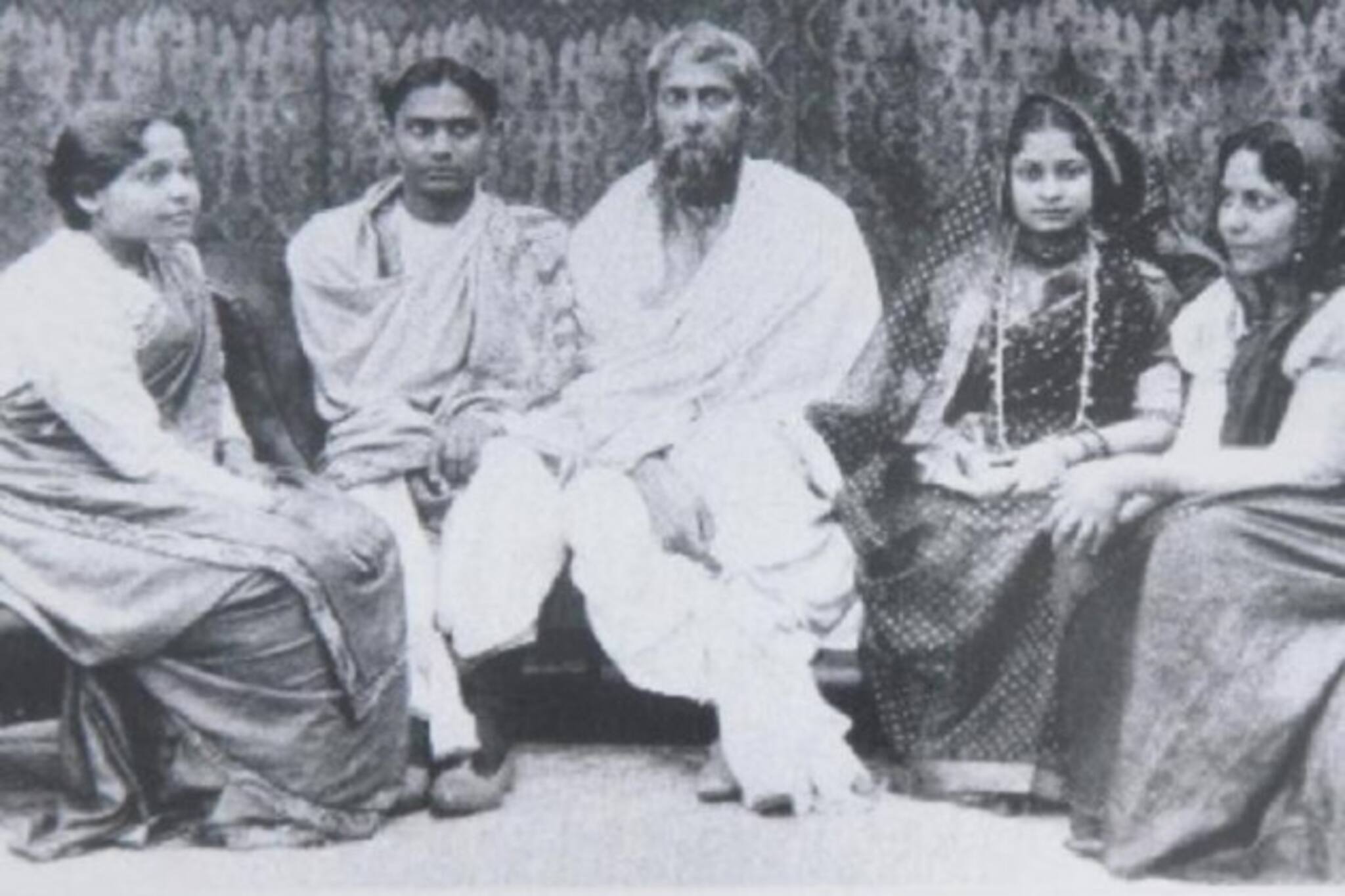 নিজের মেয়ের অপঘাতে মৃত্যু কামনা করেছিলেন রবীন্দ্রনাথ ঠাকুর