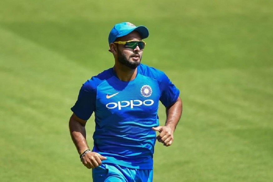 এদিকে পন্থের দারুণ পারফরম্যান্সের দিনে আবার নতুন নজির করলেন তিনি ৷ ভারতীয় ক্রিকেটার হিসেবে ধোনিকে টপকে গেলেন !Photo- File এদিকে পন্থের দারুণ পারফরম্যান্সের দিনে আবার নতুন নজির করলেন তিনি ৷ ভারতীয় ক্রিকেটার হিসেবে ধোনিকে টপকে গেলেন !Photo- File