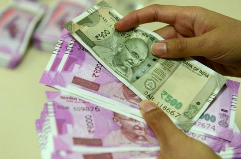 ETF কী ? এক্সচেঞ্জ ট্রেডেড ফান্ড এক প্রকারের মিউচ্যুয়াল ফান্ড যা সোনায় ইনভেস্ট করা হয় ৷ এই মিউচ্যুয়াল ফান্ড যোজনার ইউনিট স্টক এক্সচেঞ্জের লিস্টে রয়েছে ৷ এফডি-তে বর্তমানে মাত্র ৭.৯ শতাংশ সুদ দেওয়া হচ্ছে ৷ এক বছরের জন্য আপনি RBL ব্যাঙ্কে এফডি করান তাহলে ৭.৯ শতাংশের হিসেবে আপনার টাকা ১০ হাজার থেকে বেড়ে ১০,৮১৪ টাকা হবে ৷ 