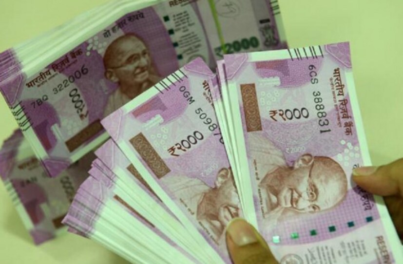  মিলবে তিনগুণ বেশি রিটার্ন: Kotak World Gold Fund এক মাসে ৩২ শতাংশ রিটার্ন দেওয়া হবে ৷ এরপর DSP World Gold Fund-এ এক বছরে ৩৮ শতাংশ রিটার্ন দেওয়া হয় ৷ গোল্ড ফান্ডসের জন্য এক বছরে সিএজিআর রিটার্ন ২৬ শতাংশ হয় ৷