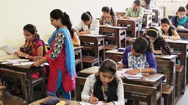 পরীক্ষা বাতিলের যুক্তিতে বলা হয়, সোশাল সাইটে ছড়িয়ে পড়া ৮ পাতার প্রশ্নপত্রের সঙ্গে হুবহু মিল টেস্টের।দুপুর দুটোয় পরীক্ষার অনেক আগেই সোশাল সাইটে রাজ্যে ছড়িয়ে পড়ে এই প্রশ্ন।পরীক্ষার স্বচ্ছতার স্বার্থে নিরপেক্ষ সিবিআই তদন্ত হোক। পরীক্ষা বাতিল করে নতুন করে টেটের নির্দেশ দিক আদালত। পরীক্ষা বাতিলের যুক্তিতে বলা হয়, সোশাল সাইটে ছড়িয়ে পড়া ৮ পাতার প্রশ্নপত্রের সঙ্গে হুবহু মিল টেস্টের।দুপুর দুটোয় পরীক্ষার অনেক আগেই সোশাল সাইটে রাজ্যে ছড়িয়ে পড়ে এই প্রশ্ন।পরীক্ষার স্বচ্ছতার স্বার্থে নিরপেক্ষ সিবিআই তদন্ত হোক। পরীক্ষা বাতিল করে নতুন করে টেটের নির্দেশ দিক আদালত।