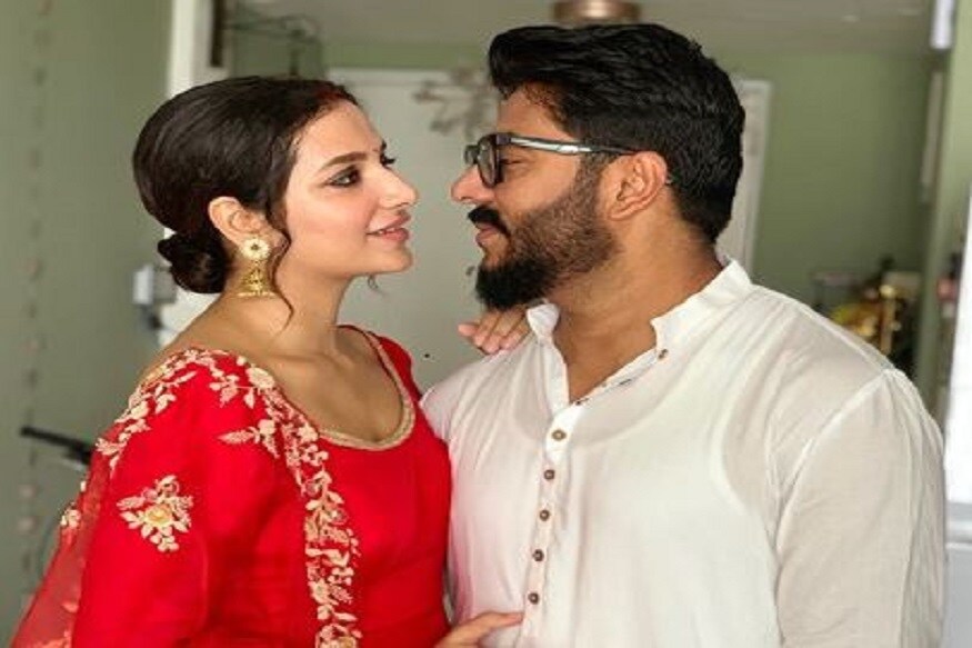 ভাবছেন সত্যিই কি শুভশ্রী গর্ভধারিণী? মানে সত্যিই কি মা হতে চলেছেন রাজ চক্রবর্তীর ঘরণী ? তাহলে বলি শিরোনামটা একেবারেই ফিল্মি ৷ আর গোটা কাণ্ডটা একদমই একটি নতুন ছবির নাম ঘিরে ৷ Photo: Instagram ভাবছেন সত্যিই কি শুভশ্রী গর্ভধারিণী? মানে সত্যিই কি মা হতে চলেছেন রাজ চক্রবর্তীর ঘরণী ? তাহলে বলি শিরোনামটা একেবারেই ফিল্মি ৷ আর গোটা কাণ্ডটা একদমই একটি নতুন ছবির নাম ঘিরে ৷ Photo: Instagram