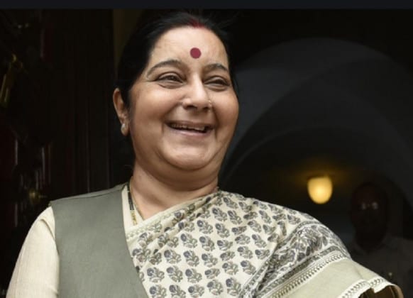 সুষমা স্বরাজের মেয়ে বনসুরি স্বরাজ অক্সফর্ড বিশ্ববিদ্যালয় থেকে স্নাতক হওয়ার পর এখন একজন ব্যারিস্টার ৷ বনসুরি দিল্লি হাই কোর্ট ও সু্প্রিম কোর্টে প্র্যাক্টিস করেন ৷ তার নাম প্রথম সামনে আসে যখন বাবার সঙ্গে আইপিএল-এর প্রাক্তন চেয়ারম্যান ললিত মোদির পাসপোর্ট বাতিলের মামলায় উনি জুনির আইনজীবী হন ৷ সুষমা স্বরাজের মেয়ে বনসুরি স্বরাজ অক্সফর্ড বিশ্ববিদ্যালয় থেকে স্নাতক হওয়ার পর এখন একজন ব্যারিস্টার ৷ বনসুরি দিল্লি হাই কোর্ট ও সু্প্রিম কোর্টে প্র্যাক্টিস করেন ৷ তার নাম প্রথম সামনে আসে যখন বাবার সঙ্গে আইপিএল-এর প্রাক্তন চেয়ারম্যান ললিত মোদির পাসপোর্ট বাতিলের মামলায় উনি জুনির আইনজীবী হন ৷