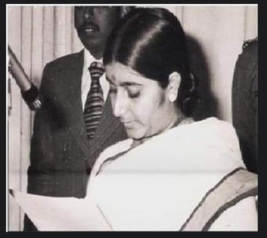 ১৯৭৩তে সুপ্রিম কোর্টের আইনজীবী হিসেবে নিযুক্ত হন তিনি৷ সেখান থেকেই শুরু হয় তাঁর কর্মজীবন৷ Photo Collected ১৯৭৩তে সুপ্রিম কোর্টের আইনজীবী হিসেবে নিযুক্ত হন তিনি৷ সেখান থেকেই শুরু হয় তাঁর কর্মজীবন৷ Photo Collected