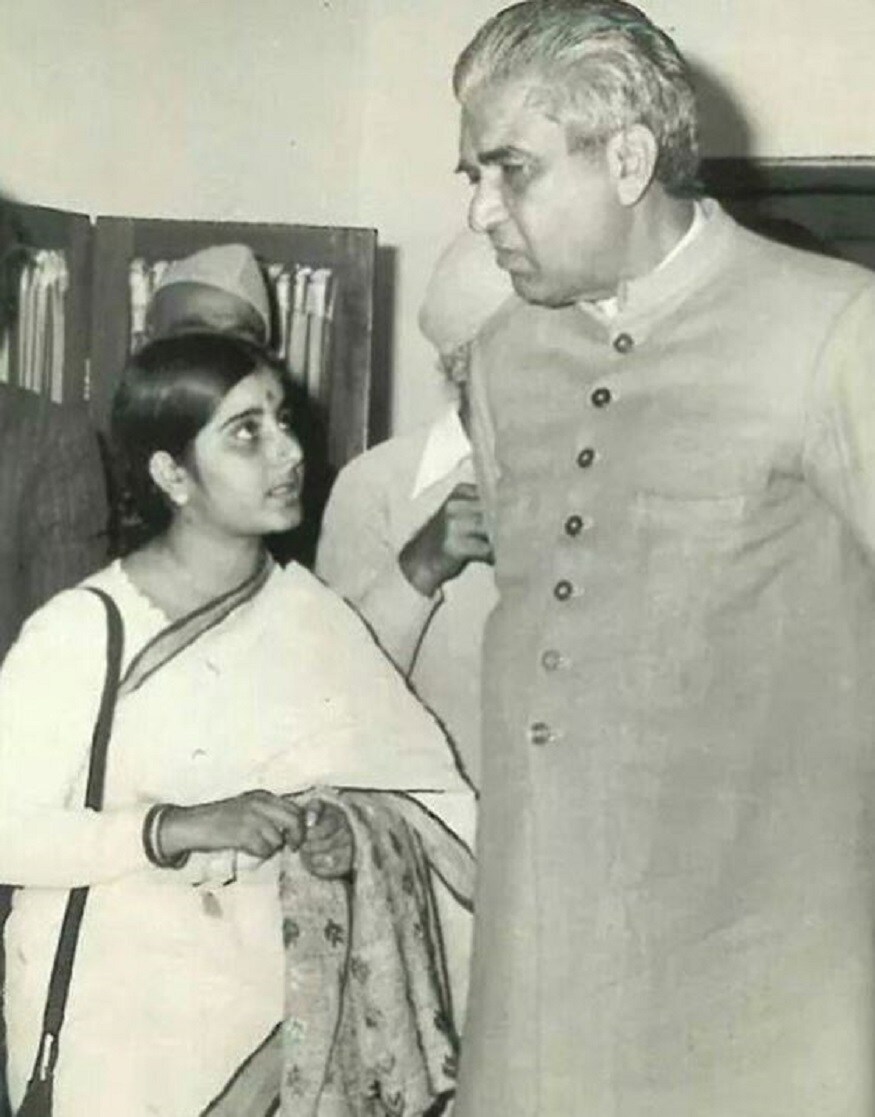 রাজনীতি তাঁর ভবিতব্যই ছিল৷ কারণ পরিবারের মাধ্যমেই রাজনীতিতে হাতে খড়ি তাঁর৷ বড় হওয়ার মধ্যেই ছিল রাজনৈতিক যোগ৷ বাবা ছিলেন রাষ্ট্র স্বয়ংসেবক সঙ্ঘের সদস্য৷ Photo Collected রাজনীতি তাঁর ভবিতব্যই ছিল৷ কারণ পরিবারের মাধ্যমেই রাজনীতিতে হাতে খড়ি তাঁর৷ বড় হওয়ার মধ্যেই ছিল রাজনৈতিক যোগ৷ বাবা ছিলেন রাষ্ট্র স্বয়ংসেবক সঙ্ঘের সদস্য৷ Photo Collected