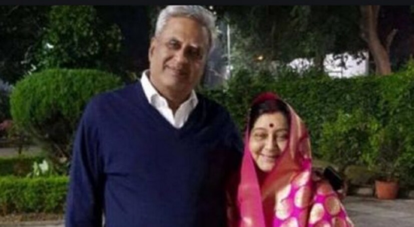 সুষমা স্বরাজ চারবার কেন্দ্রীয় মন্ত্রী হয়েছেন ৷ এছাড়া তিনি দিল্লির প্রথম মহিলা মুখ্যমন্ত্রী ছিলেন ৷ এর পাশাপাশি পূর্ণ সময়ের প্রথম মহিলা বিদেশমন্ত্রী হওয়ারও রেকর্ড করেন ৷ প্রথম মহিলা সর্বশ্রষ্ঠ সাংসদ, কোনও রাষ্ট্রীয় রাজনৈতিক দলের প্রথম মহিলা বক্তা, মাত্র ২৫ বছরে হরিয়ানা সরকারের ক্যাবিনেট মন্ত্রী হওয়ার মতো রেকর্ড রয়েছে লিমকা বুকে ৷