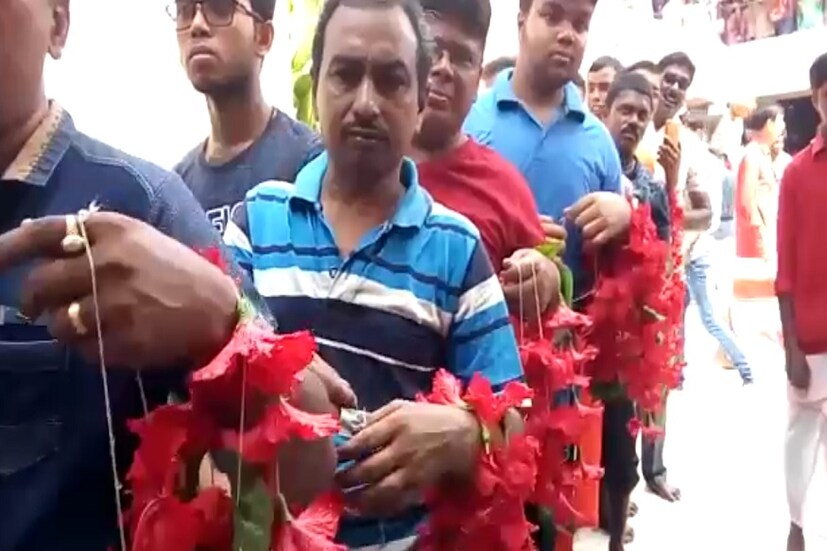 • নজরদারিতে থাকছে বিশেষ প্রশিক্ষণপ্রাপ্ত মহিলা পুলিশ বাহিনী। বিশেষ নজর রাখা হচ্ছে তারাপীঠের মহাশ্মশানেও।