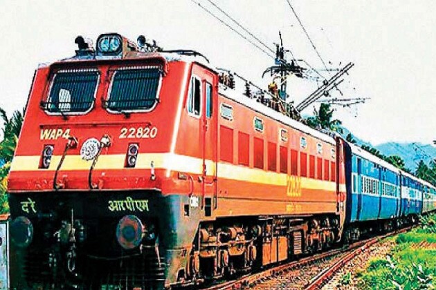 ভারতীয় রেল যাত্রীদের কথা ভেবে রাখির জন্য একাধিক রুটে বেশ কয়েকটি স্পেশ্যাল ট্রেন চালানোর পরিকল্পনা করেছে ৷ এই সময় প্রচুর মানুষ বাইরে বেড়াতে যান আবার অনেকে উৎসবের জন্য বাড়ি ফেরেন ৷ এর জেরে ট্রেনে ভিড় বাড়তে থাকে ৷ অনেক ট্রেনে আবার টিকিট পাওয়া মুশকিল হয়ে যায় ৷ ভিড় কমানোর জন্য বেশ কয়েকটি রুটে স্পেশ্যাল ট্রেন চালানোর সিদ্ধান্ত নেওয়া হয়েছে ৷ দেখে নিন কোন কোন রুটে চলবে এই ট্রেন ৷ ভারতীয় রেল যাত্রীদের কথা ভেবে রাখির জন্য একাধিক রুটে বেশ কয়েকটি স্পেশ্যাল ট্রেন চালানোর পরিকল্পনা করেছে ৷ এই সময় প্রচুর মানুষ বাইরে বেড়াতে যান আবার অনেকে উৎসবের জন্য বাড়ি ফেরেন ৷ এর জেরে ট্রেনে ভিড় বাড়তে থাকে ৷ অনেক ট্রেনে আবার টিকিট পাওয়া মুশকিল হয়ে যায় ৷ ভিড় কমানোর জন্য বেশ কয়েকটি রুটে স্পেশ্যাল ট্রেন চালানোর সিদ্ধান্ত নেওয়া হয়েছে ৷ দেখে নিন কোন কোন রুটে চলবে এই ট্রেন ৷