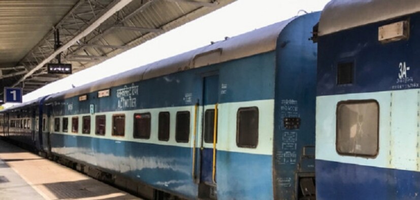  ৪) ট্রেন নম্বর 15067 গোরখপুর -বান্দ্রা টার্মিনাস এক্সপ্রেসে ২৮ অগাস্ট ২০১৯ থেকে গোরখপুর থেকে স্লিপার ক্লাসে একটি বাড়তি কোচ যোগ করা হবে ৷ ৫) ট্রেন নম্বর 15017  ও ট্রেন নম্বর 15018 দুটি ট্রেনেই একটি করে বাড়তি কোচ স্লিপার ক্লাসে যুক্ত করা হবে ৷ 