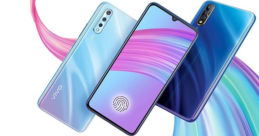 অনলাইনে এই  Vivo S1-এর 4GB RAM + 128GB স্টোরেজের দাম 17,990 টাকা। আপনি যদি জিও সাবস্ক্রাইবার হন তা হলে স্কাই লাইন, ব্লু আর ডায়মন্ড ব্ল্যাক রঙের ফোনে পেয়ে যাবেন 10,000 টাকার বেনিফিট।  আর যদি আপনি HDFC ব্যাঙ্কের ক্রেডিট বা ডেবিট কার্ডের EMI-তে কিনলে আপনি পেয়ে যাবেন 7.5 % ক্যাশব্যাক।  