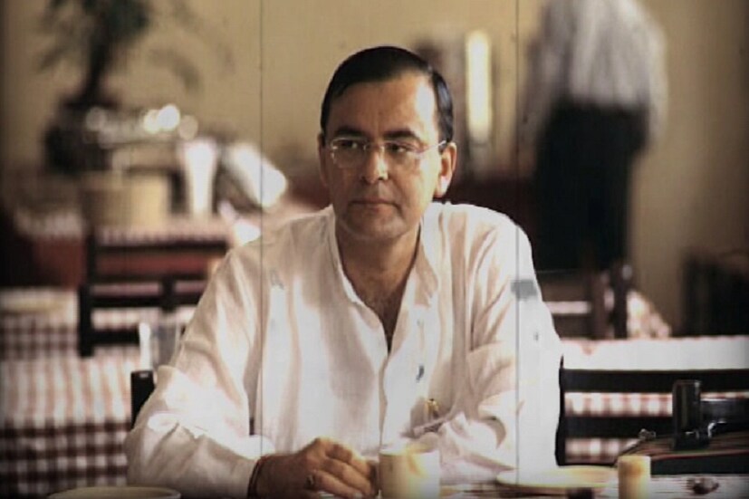 বিরলতম রাজনৈতিক ব্যক্তিত্ব, মিষ্টভাষী সুবক্তা অরুণ জেটলি ৷ দীর্ঘ রাজনৈতিক জীবনে বিতর্কেও জড়িয়েছেন। দিল্লি ক্রিকেট সংস্থার সভাপতি থাকাকালীন উঠেছিল আর্থিক দুর্নীতির অভিযোগ ৷ ঋণ খেলাপিতে অভিযুক্ত বিজয় মালিয়া গত বছর দাবি করেন দেশ ছাড়ার আগে অর্থমন্ত্রীর সঙ্গে দেখা করেছিলেন। জানিয়েছিলেন লন্ডন যাচ্ছেন।