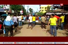 রাস্তা সারাই-জলনিকাশির দাবিতে সোনারপুরে অবরোধ, পুলিশকে মার আন্দোলনকারীদের রাস্তা সারাই-জলনিকাশির দাবিতে সোনারপুরে অবরোধ, পুলিশকে মার আন্দোলনকারীদের