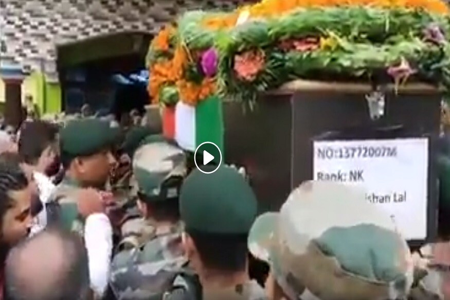 ভাই আর কোনও দিনও ফিরবেনা সেটা ধরে নিয়েই ৷ এক গভীর শোকের মাঝেও যেন বারেবারে মনে হয় এই তো একটু পরেই আসবে সে ৷ ছবি সৌজন্যে ফেসবুক ৷ ভাই আর কোনও দিনও ফিরবেনা সেটা ধরে নিয়েই ৷ এক গভীর শোকের মাঝেও যেন বারেবারে মনে হয় এই তো একটু পরেই আসবে সে ৷ ছবি সৌজন্যে ফেসবুক ৷