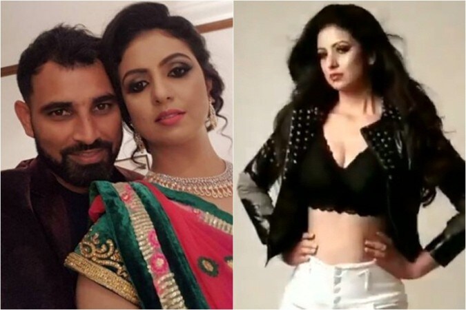 বধূ নির্যাতনের মামলায় বারবার হাজিরা এড়িয়েছেন। এবার ভারতীয় পেসার মহম্মদ শামির বিরুদ্ধে কঠোর পদক্ষেপ আলিপুর আদালতের। শামির বিরুদ্ধে গ্রেফতারি পরোয়ানা জারি করা হয়েছে। ওয়েস্ট ইন্ডিজ সফরের জন্য এখন ভারতের বাইরে রয়েছেন তিনি। সেজন্য ১৫ দিন সময়সীমা দেওয়া হয়েছে শামিকে। ওই সময়ের মধ্যে শামিকে আত্মসমর্পণ করতে হবে। বধূ নির্যাতনের মামলায় বারবার হাজিরা এড়িয়েছেন। এবার ভারতীয় পেসার মহম্মদ শামির বিরুদ্ধে কঠোর পদক্ষেপ আলিপুর আদালতের। শামির বিরুদ্ধে গ্রেফতারি পরোয়ানা জারি করা হয়েছে। ওয়েস্ট ইন্ডিজ সফরের জন্য এখন ভারতের বাইরে রয়েছেন তিনি। সেজন্য ১৫ দিন সময়সীমা দেওয়া হয়েছে শামিকে। ওই সময়ের মধ্যে শামিকে আত্মসমর্পণ করতে হবে।