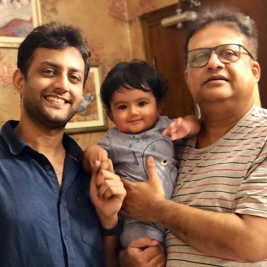 বাবা অগ্নিদেবের কোলে আদি৷ সঙ্গে রয়েছেন আদির দাদা আকাশ৷ দুই ভাইয়ের বয়সের পার্থক্য অনেকটাই৷ আগ্নিদেবের আগের পক্ষের ছেলে আকাশ৷ Photo Cpurtesy: Instagram বাবা অগ্নিদেবের কোলে আদি৷ সঙ্গে রয়েছেন আদির দাদা আকাশ৷ দুই ভাইয়ের বয়সের পার্থক্য অনেকটাই৷ আগ্নিদেবের আগের পক্ষের ছেলে আকাশ৷ Photo Cpurtesy: Instagram
