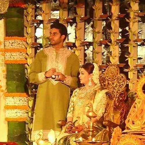• লেমন গ্রিন রং ছিল অনুষ্ঠানের থিম রং ৷ সেই রংয়েরই লেহেঙ্গা পরেছিলেন রাই সুন্দরী, আর অভিষেক পরেছিলেন পঞ্জাবী কুর্তা ৷ ছবি: ইনস্টাগ্রাম ৷ • লেমন গ্রিন রং ছিল অনুষ্ঠানের থিম রং ৷ সেই রংয়েরই লেহেঙ্গা পরেছিলেন রাই সুন্দরী, আর অভিষেক পরেছিলেন পঞ্জাবী কুর্তা ৷ ছবি: ইনস্টাগ্রাম ৷