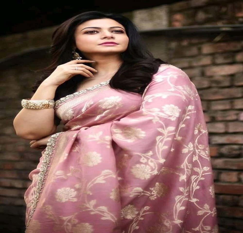 ব্যস্ততায় রয়েছে টলিউডের ব্যস্ততম নায়িকা কোয়েল মল্লিক ৷ বিভিন্ন শুটিং-এর কাজে তিনি অত্যন্ত ব্যস্ত ৷ ছবি সৌজন্যে ফেসবুক ৷ ব্যস্ততায় রয়েছে টলিউডের ব্যস্ততম নায়িকা কোয়েল মল্লিক ৷ বিভিন্ন শুটিং-এর কাজে তিনি অত্যন্ত ব্যস্ত ৷ ছবি সৌজন্যে ফেসবুক ৷