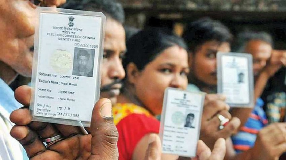গুগল PlayStore থেকে Voter Helpline আপনার স্মার্টফোনে ডাউনলোড করে নিন। স্মার্টফোনে ডাউনলোড করার পর অ্যাপটি আপনার ফোনের বেশ কয়েকটি ড্রাইভের ‘অ্যাক্সেস’ চাইবে। Agree’অপশনে ক্লিক করে প্রথমে ‘Voter Helpline’-কে আপনার স্মার্টফোনের কয়েকটি ড্রাইভের ‘অ্যাক্সেস’ দিয়ে দিন।photo source collected গুগল PlayStore থেকে Voter Helpline আপনার স্মার্টফোনে ডাউনলোড করে নিন। স্মার্টফোনে ডাউনলোড করার পর অ্যাপটি আপনার ফোনের বেশ কয়েকটি ড্রাইভের ‘অ্যাক্সেস’ চাইবে। Agree’অপশনে ক্লিক করে প্রথমে ‘Voter Helpline’-কে আপনার স্মার্টফোনের কয়েকটি ড্রাইভের ‘অ্যাক্সেস’ দিয়ে দিন।photo source collected