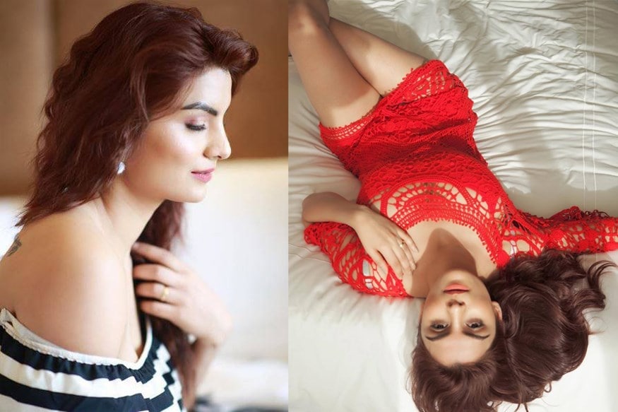 ‘গন্দি বাত’ ৷ এই একটা ওয়েব সিরিজ তাঁকে আনে লাইমলাইটে ৷ তারপর থেকে ইনস্টাগ্রাম, ফেসবুক, ট্যুইটারে অভিনেত্রীর ফলোয়ার সংখ্যা বেড়েই চলেছে ৷ Photo Courtesy: Anveshi Jain/Instagram ‘গন্দি বাত’ ৷ এই একটা ওয়েব সিরিজ তাঁকে আনে লাইমলাইটে ৷ তারপর থেকে ইনস্টাগ্রাম, ফেসবুক, ট্যুইটারে অভিনেত্রীর ফলোয়ার সংখ্যা বেড়েই চলেছে ৷ Photo Courtesy: Anveshi Jain/Instagram