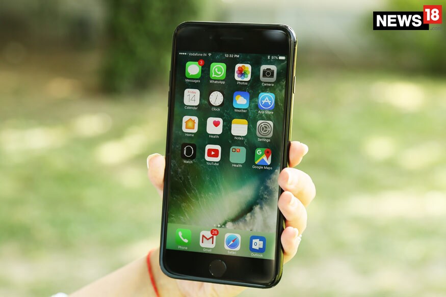 iPhone 7 Plus ফোনের 32GB আর 128GB স্টোরেজ ভেরিয়েন্ট পাওয়া যাচ্ছে যথাক্রমে 37,900 টাকায় আর 42,900 টাকায়। iPhone 7 Plus ফোনের 32GB আর 128GB স্টোরেজ ভেরিয়েন্ট পাওয়া যাচ্ছে যথাক্রমে 37,900 টাকায় আর 42,900 টাকায়।