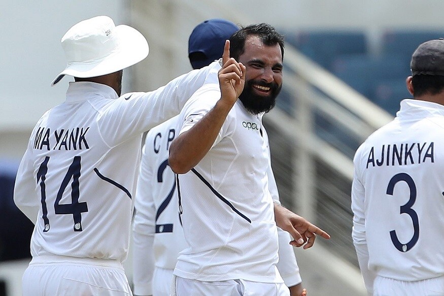 যখন কলকাতায় এত কিছু তথন কয়েক হাজার কিলোমিটার ভৌগোলিক দূরত্বে ক্যারিবিয়ান দ্বীপপুঞ্জে আগুন ঝরালেন মহম্মদ শামি ৷ ক্যারিবিয়ানদের দ্বিতীয় ইনিংসে সবচেয়ে বেশি উইকেট রবীন্দ্র জাডেজার সঙ্গে ভাগ করে নিলেন শামি ৷ পেলেন ৩ উইকেটে ১৬ ওভারে ৬৫ রান দিয়ে ৷ Photo Courtesy- BCCI/ Twitter যখন কলকাতায় এত কিছু তথন কয়েক হাজার কিলোমিটার ভৌগোলিক দূরত্বে ক্যারিবিয়ান দ্বীপপুঞ্জে আগুন ঝরালেন মহম্মদ শামি ৷ ক্যারিবিয়ানদের দ্বিতীয় ইনিংসে সবচেয়ে বেশি উইকেট রবীন্দ্র জাডেজার সঙ্গে ভাগ করে নিলেন শামি ৷ পেলেন ৩ উইকেটে ১৬ ওভারে ৬৫ রান দিয়ে ৷ Photo Courtesy- BCCI/ Twitter