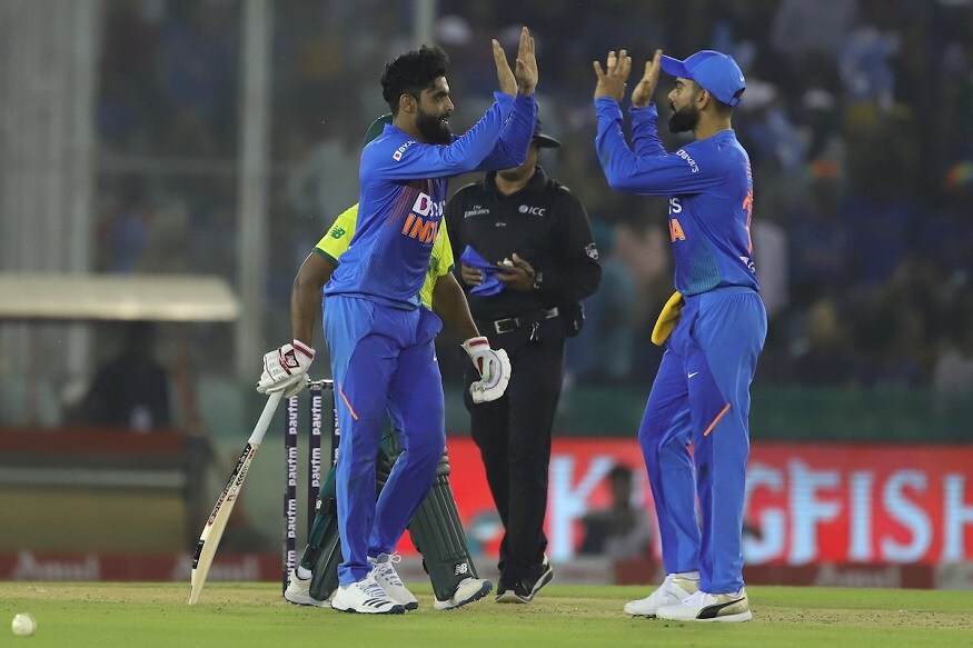 ২০ ওভারে ৫ উইকেটে ১৪৯ রান করে দক্ষিণ আফ্রিকা ৷ চাহার দুটি এছাড়া সাইনি, জাদেজা, পান্ডিয়া একটি করে উইকেট পান ৷ Photo- BCCI/ Twitter ২০ ওভারে ৫ উইকেটে ১৪৯ রান করে দক্ষিণ আফ্রিকা ৷ চাহার দুটি এছাড়া সাইনি, জাদেজা, পান্ডিয়া একটি করে উইকেট পান ৷ Photo- BCCI/ Twitter