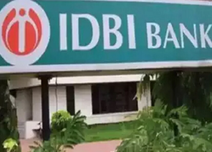 পরিস্থিতির উন্নতির পর ব্যাঙ্ক তাদের পরিষেবাও আরও উন্নত করবে ৷ এই মুহূর্তে গ্রাহকদের উপর সরাসরি কোনও প্রভাব পড়বে না ৷