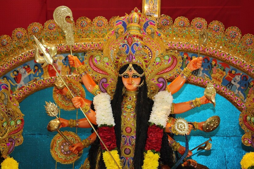 কুমারটুলি থেকে আগেই বিদেশে পাড়ি দিয়েছে প্রতিমা। কারও গন্তব‍্য জার্মানির কোলন, তো কারও আবার ইংল‍্যান্ডের বার্মিংহাম। প্রবাসে জমিয়ে চলছে শারদোৎসবের প্রস্তুতি। 