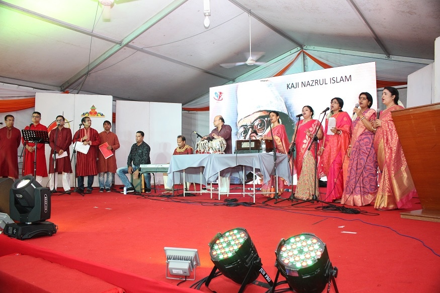 ইংল্যান্ডেই বার্মিংহামে দুর্গাপুজো আয়োজন করে সাবাশ। তাদের পুজো এবার পা দিল ষষ্ঠ বর্ষে। শারদোৎসবের অনুষ্ঠানে থাকছে নাচ-গান-নাটক। ইংল্যান্ডেই বার্মিংহামে দুর্গাপুজো আয়োজন করে সাবাশ। তাদের পুজো এবার পা দিল ষষ্ঠ বর্ষে। শারদোৎসবের অনুষ্ঠানে থাকছে নাচ-গান-নাটক।