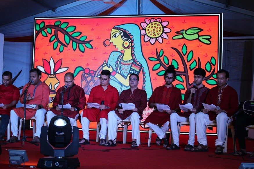 রিহার্সাল নয়, বেঙ্গলি কালচারাল সোসাইটির উদ্যোগে মহালয়ায় মহিষাসুর মর্দিনী মঞ্চস্থ হল ইংল্যান্ডের রিডিঙে। নাচে-গানে মাতলেন প্রবাসী বাঙালিরা। রিহার্সাল নয়, বেঙ্গলি কালচারাল সোসাইটির উদ্যোগে মহালয়ায় মহিষাসুর মর্দিনী মঞ্চস্থ হল ইংল্যান্ডের রিডিঙে। নাচে-গানে মাতলেন প্রবাসী বাঙালিরা।