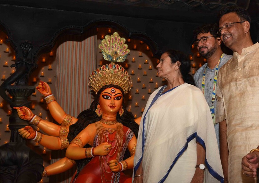 চেতলা অগ্রণীর দুর্গা প্রতিমা