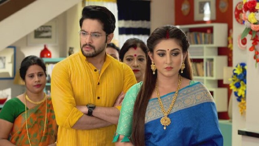বেস্ট অন স্ক্রিন কাপলের পুরষ্কার জিতে নিয়েছেন বিক্রম ও ঐন্দ্রিলা। 'ফাগুন বউ' তে তাঁদের অভিনয় দেখে মুগ্ধ দর্শক। photo source collected