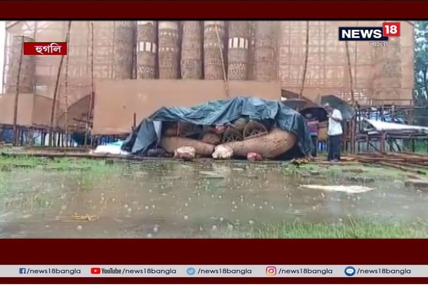 উত্তরের দার্জিলিং সহ উপরের পাঁচ জেলা এবং দক্ষিণে পূর্ব ও পশ্চিম বর্ধমান, পশ্চিম মেদিনীপুর, বাঁকুড়া, পুরুলিয়া, ঝাড়গ্রাম, হুগলি, নদীয়া, উত্তর ২৪ পরগণাও ভাসতে চলেছে বৃষ্টিতে।মালদহ, দুই দিনাজপুর, মুর্শিদাবাদ ও বীরভূমে সোমবারেও ভারী বৃষ্টির সম্ভাবনা। উত্তরের দার্জিলিং সহ উপরের পাঁচ জেলা এবং দক্ষিণে পূর্ব ও পশ্চিম বর্ধমান, পশ্চিম মেদিনীপুর, বাঁকুড়া, পুরুলিয়া, ঝাড়গ্রাম, হুগলি, নদীয়া, উত্তর ২৪ পরগণাও ভাসতে চলেছে বৃষ্টিতে।মালদহ, দুই দিনাজপুর, মুর্শিদাবাদ ও বীরভূমে সোমবারেও ভারী বৃষ্টির সম্ভাবনা।
