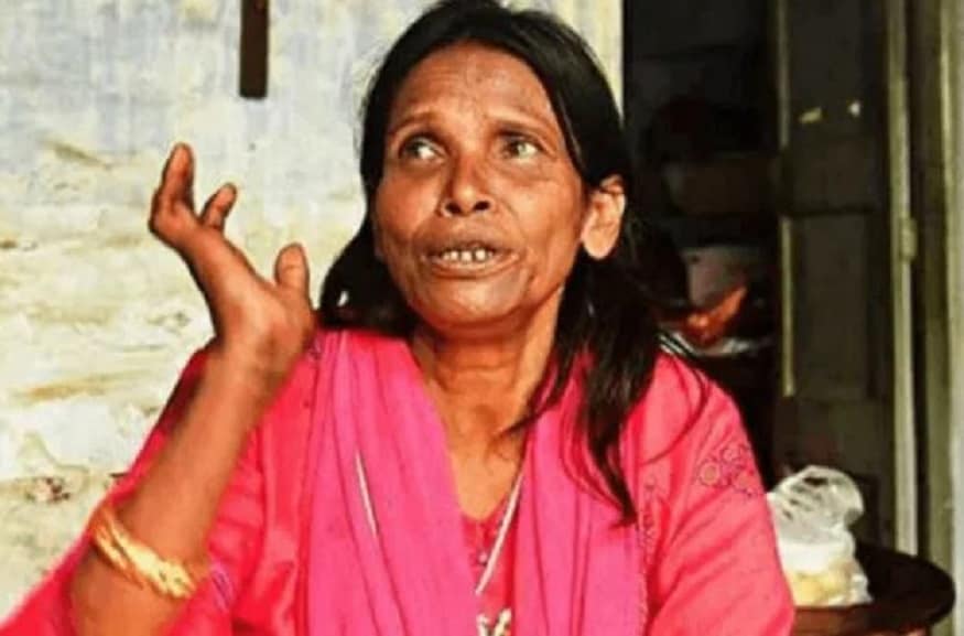 'ফুলো কা তারো কা', ' পানা কি তামান্না' বা 'জিন্দেগি অওর কুছ ভি নেহি'... দিন-রাত গান গাইতেন রানাঘাটের ভবঘুরে রাণু। সম্প্রতি কয়েকজন এই গানের ভিডিও সোশ্যাল মিডিয়ায় আপলোড করেন। তারপরেই মুহূর্তে ভাইরাল রানাঘাটের 'লতা'। বদলে গেল ভবঘুরে রাণুর জীবন। এককথায়, রাণু পেলেন লটারি। রানাঘাটের স্টেশনের ভাইরাল রাণু এখন লাইমলাইটের কেন্দ্রবিন্দুতে। 'ফুলো কা তারো কা', ' পানা কি তামান্না' বা 'জিন্দেগি অওর কুছ ভি নেহি'... দিন-রাত গান গাইতেন রানাঘাটের ভবঘুরে রাণু। সম্প্রতি কয়েকজন এই গানের ভিডিও সোশ্যাল মিডিয়ায় আপলোড করেন। তারপরেই মুহূর্তে ভাইরাল রানাঘাটের 'লতা'। বদলে গেল ভবঘুরে রাণুর জীবন। এককথায়, রাণু পেলেন লটারি। রানাঘাটের স্টেশনের ভাইরাল রাণু এখন লাইমলাইটের কেন্দ্রবিন্দুতে।