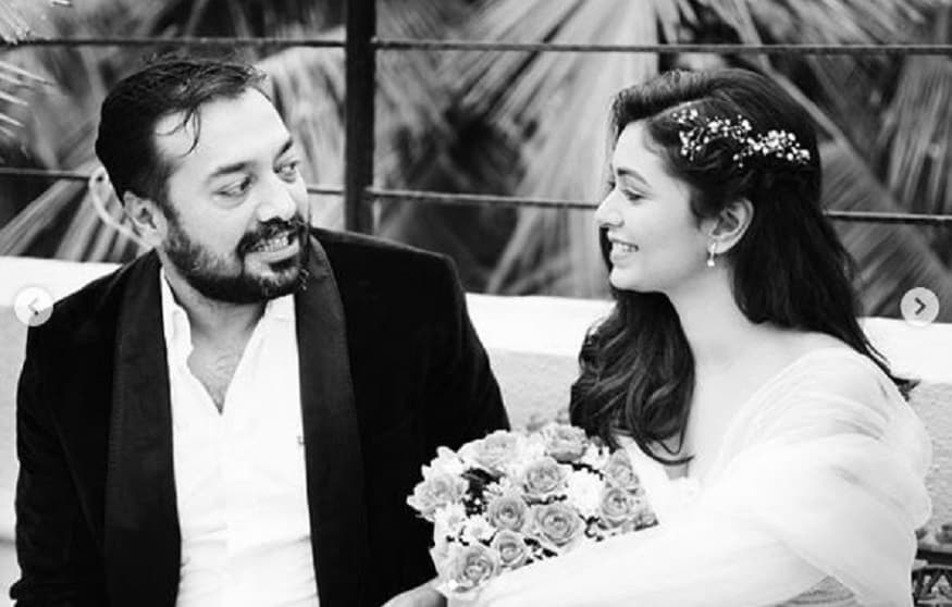 অনুরাগের পরিচালনায় তৈরি এই ছবির সময়ে নিজেই জানিয়েছিলেন কত শক্ত ছিল রোলটি ৷ তাতে পরিচালাকা তাঁকে দারুণ সাহায্য করেছিলেন . পাশাপাশি এই ছবির ক্যামেরায় ছিলেন ঋতাভরীর মা ৷ তাই অন্তরঙ্গ দৃশ্যে অভিনয় করতে অসুবিধা হলেও তা পরে কাটিয়ে নেন বাঙলার এই প্রতিভাশালী অভিনেত্রী ৷ Photo Courtesy- Ritabhari Chakravarty/ Instagram Handle অনুরাগের পরিচালনায় তৈরি এই ছবির সময়ে নিজেই জানিয়েছিলেন কত শক্ত ছিল রোলটি ৷ তাতে পরিচালাকা তাঁকে দারুণ সাহায্য করেছিলেন . পাশাপাশি এই ছবির ক্যামেরায় ছিলেন ঋতাভরীর মা ৷ তাই অন্তরঙ্গ দৃশ্যে অভিনয় করতে অসুবিধা হলেও তা পরে কাটিয়ে নেন বাঙলার এই প্রতিভাশালী অভিনেত্রী ৷ Photo Courtesy- Ritabhari Chakravarty/ Instagram Handle