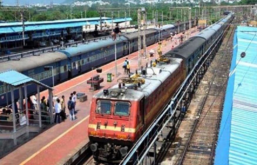 IRCTC -র পক্ষ থেকে সিদ্ধান্ত জানানো হয়েছে দুর্গাপুজডো থেকে শুরু করে দিওয়ালি, ছট পুজো অবধি বিভিন্ন দুরপাল্লার ট্রেনে একাধিক কামরা বাড়ানো হবে ৷ যাতে লম্বা ওয়েটিং লিস্টের পিছনে থাকা যাত্রীরাও বেড়াতে যেতে পারেন ৷ Photo- File IRCTC -র পক্ষ থেকে সিদ্ধান্ত জানানো হয়েছে দুর্গাপুজডো থেকে শুরু করে দিওয়ালি, ছট পুজো অবধি বিভিন্ন দুরপাল্লার ট্রেনে একাধিক কামরা বাড়ানো হবে ৷ যাতে লম্বা ওয়েটিং লিস্টের পিছনে থাকা যাত্রীরাও বেড়াতে যেতে পারেন ৷ Photo- File