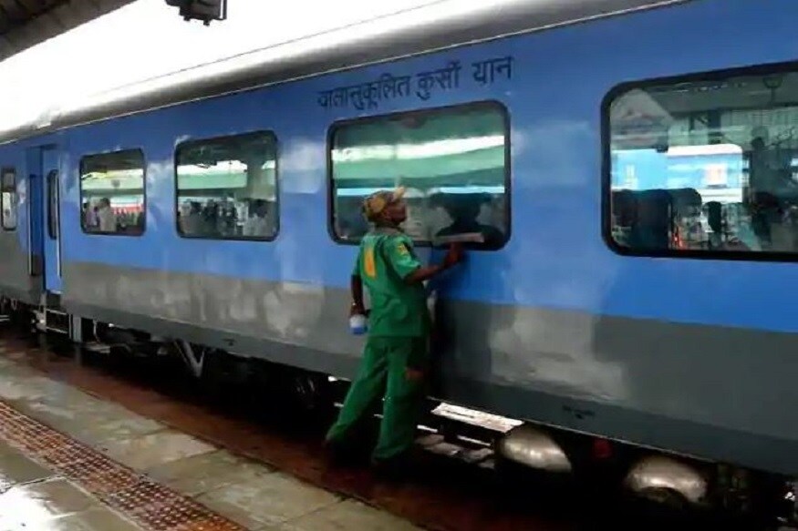 এই সময় ভারতীয় রেলে টিকিটের চাহিদা তুঙ্গে থাকে ৷ অনেকেই এই সময় বেড়াতে যাওয়ার তাগিদে লম্বা ওয়েটিং লিস্টেও টিকিট কেটে দুরুদুরু বক্ষে ওয়েট করছেন ৷ কি জানি কী হয়.কী জানি কী হয় ৷ এবার তাদের জন্য দারুণ সুখবর নিয়ে এল ভারতীয় রেল ৷ Photo- File এই সময় ভারতীয় রেলে টিকিটের চাহিদা তুঙ্গে থাকে ৷ অনেকেই এই সময় বেড়াতে যাওয়ার তাগিদে লম্বা ওয়েটিং লিস্টেও টিকিট কেটে দুরুদুরু বক্ষে ওয়েট করছেন ৷ কি জানি কী হয়.কী জানি কী হয় ৷ এবার তাদের জন্য দারুণ সুখবর নিয়ে এল ভারতীয় রেল ৷ Photo- File