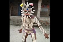 সারা গায়ে কাঠের চামচ, ভাইরাল হওয়ার চেষ্টায় আজব কাণ্ড যুবকের ! সারা গায়ে কাঠের চামচ, ভাইরাল হওয়ার চেষ্টায় আজব কাণ্ড যুবকের !