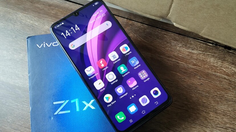 ডুয়াল সিম Vivo Z1x ফোনে Android 9 Pie অপারেটিং সিস্টেম চলবে। এই ফোনে থাকছে একটি 6.38 ইঞ্চি FHD+ Super AMOLED ডিসপ্লে আর প্রটেকশনের জন্য রয়েছে SCHOTT Xensation গ্লাস।  ফোনের ভিতরে রয়েছে Snapdragon 712 চিপসেট। 
