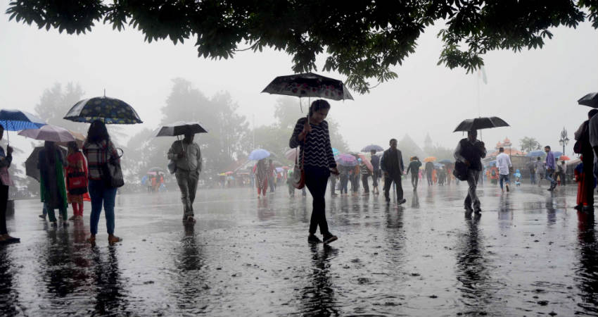 আবহাওয়াবিদরা জানাচ্ছেন, শক্তিশালী নিম্নচাপ অক্ষরেখা ৷ বাংলাদেশ সংলগ্ন জেলায় ভারী বৃষ্টির পূর্বাভাস রয়েছে ৷ কলকাতায় আজ দিনভর দফায়-দফায় বৃষ্টি হবে ৷ Representational Image আবহাওয়াবিদরা জানাচ্ছেন, শক্তিশালী নিম্নচাপ অক্ষরেখা ৷ বাংলাদেশ সংলগ্ন জেলায় ভারী বৃষ্টির পূর্বাভাস রয়েছে ৷ কলকাতায় আজ দিনভর দফায়-দফায় বৃষ্টি হবে ৷ Representational Image