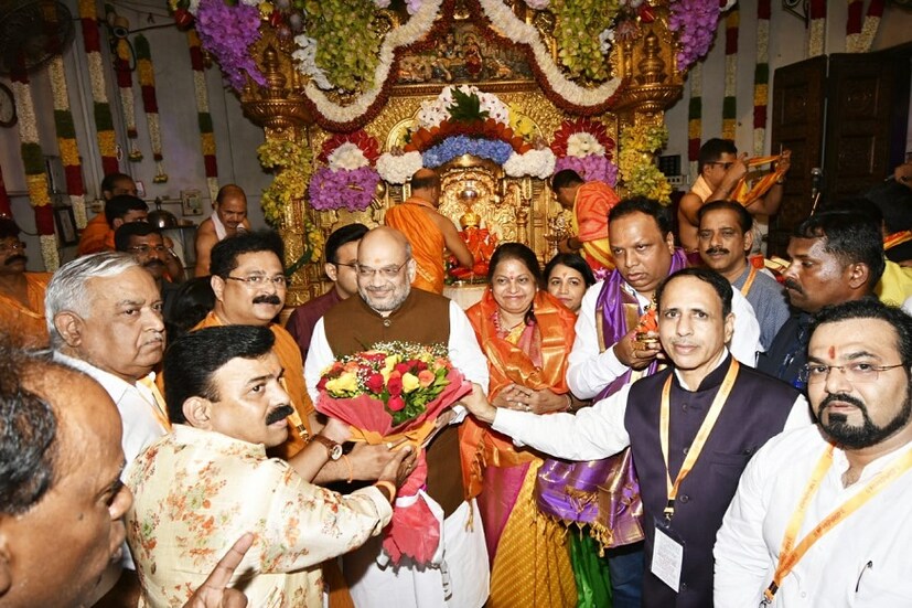 আজ গণেশ চতুর্থীর পুণ্যলগ্নে মুম্বইয়ের সিদ্ধি বিনায়ক মন্দিরে পুজো দিতে উপস্থিত স্বরাষ্ট্রমন্ত্রী অমিত শাহ ৷ ছবি নেটওয়ার্ক ১৮ ৷ 