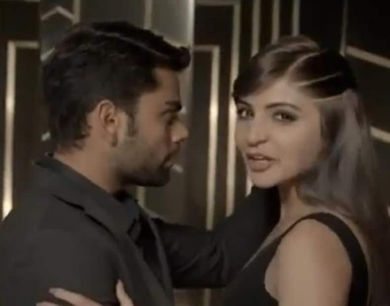 তিনি অনুষ্কাকে বলেছিলেন, ‘‘আমি হাসানোর চেষ্টা করছিলাম ৷ সেটা সে সময় ঠিক ছিল না ৷ ওকে বলা হয়েছিল আমি অতটা লম্বা নই ৷ আমি ছ ফিট বা তার কাছাকাছি নই , কিন্তু খুব কম লম্বাও নই ৷ তাই ওকে বলা হয়েছিল বেশি হিল পরবে না ৷ ও তাই কম হিল পরে এসেছিল ৷ আমি ওকে আরও লম্বা ভেবেছিলাম তাই বলেছিলাম তোমার কাছে এর চেয়ে বেশি হিল ছিল না ৷ ও ঘাবড়ে গিয়ে বিরক্তমতো হয়েছিল ৷ তখন বলেছিলাম আমি শুধু ইয়ার্কি করছি ৷