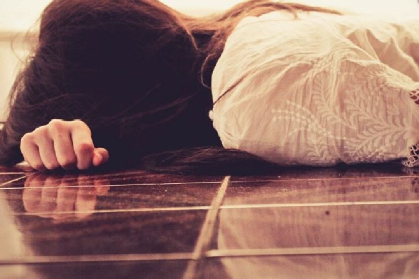 টিউমার বাদ দেওয়া ও তারই সঙ্গে জরায়ু বাদ দিয়েছেন ডাক্তারবাবু৷ শরীর থেকে ১৩টি টিউমার বের করা হয়েছে৷ জানিয়েছেন অনুষ্কা৷ 