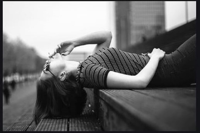 অনেকদিন ধরে জরায়ুর টিউমারে শরীরে ধকল বাড়ছিল৷ ফুলে উঠল পেট৷ মনে হচ্ছিল যেন সন্তানধারণ করেছেন৷ কিন্তু আদতে পেটে বাসা বেধেঁছিল অজস্র টিউমার৷ অস্ত্রোপচার করে সব বাদ দিলেন অনুষ্কা৷ দুটি অপরেশনের হয়েছে তাঁর শরীরে৷