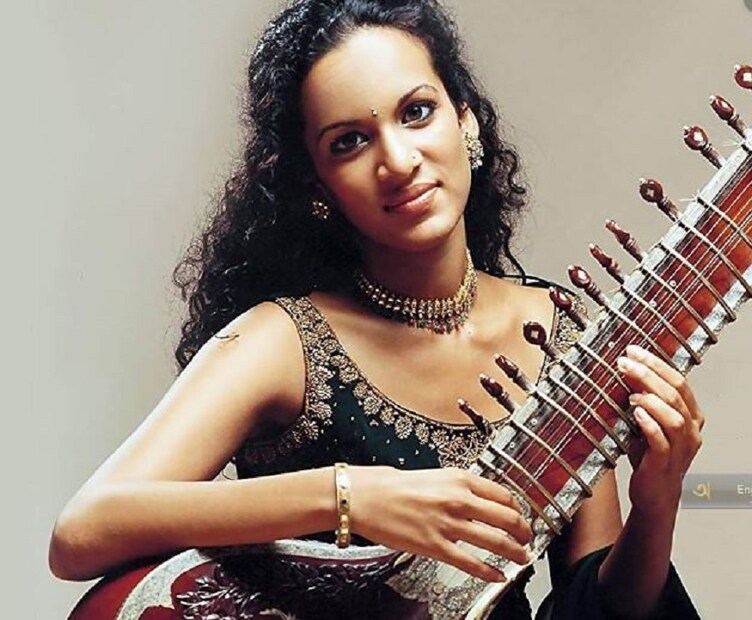 আপাতত সেইসব থেকে মুক্তি পেলাম৷ বাড়ির সকলেই খুব আন্তরিক ও আমার সেবা করছে৷ 