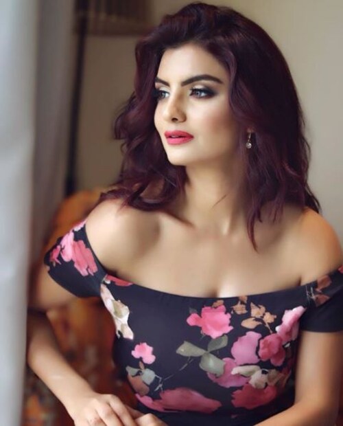 হট আউটফিটে উষ্ণতা ছড়ান যে কোনও ছবিতেই ৷ Photo Courtesy: Anveshi Jain/Instagram
