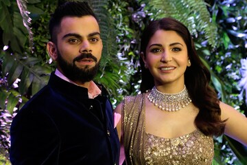 অনুষ্কা শর্মার সঙ্গে প্রথম আলাপে ঠিক কী বলেছিলেন বিরাট কোহলি, জানেন কি ? অনুষ্কা শর্মার সঙ্গে প্রথম আলাপে ঠিক কী বলেছিলেন বিরাট কোহলি, জানেন কি ?